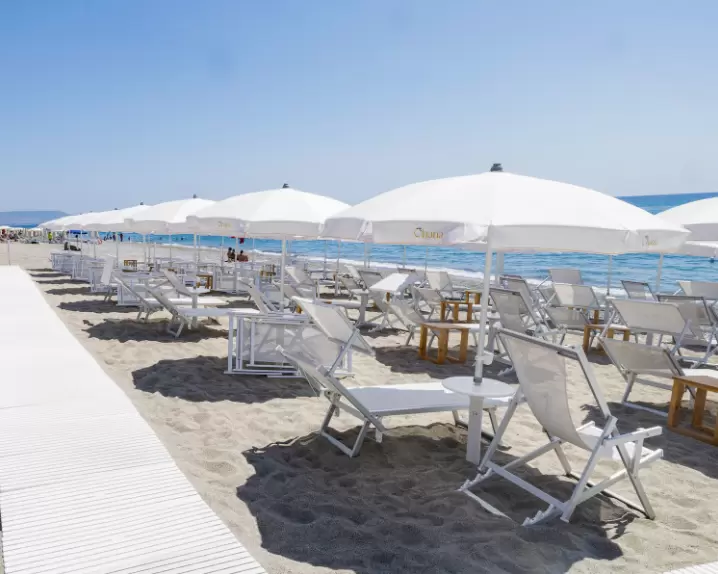 Tablo in spiaggia